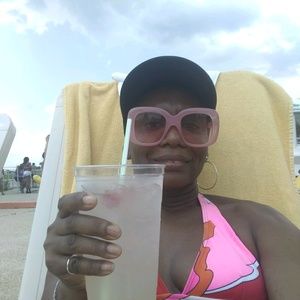 Meet your Posher, Angela